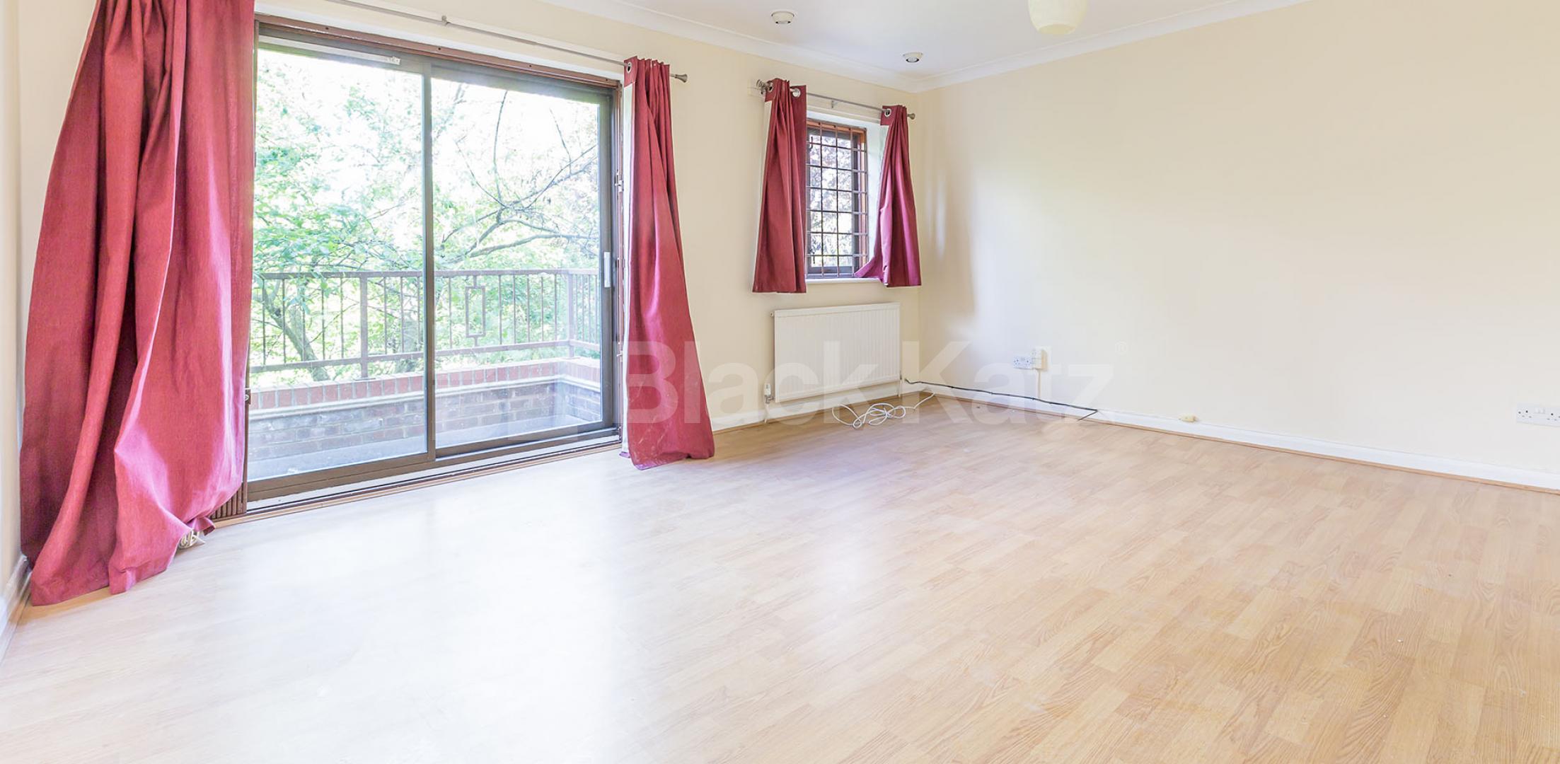 			4 BEDROOMS & 2 BATHROOMS VIDEO VIEWING AVAILABLE!, 4 Bedroom, 1 bath, 1 reception Flat			 St.Helens Gdns, LADBROKE GROVE